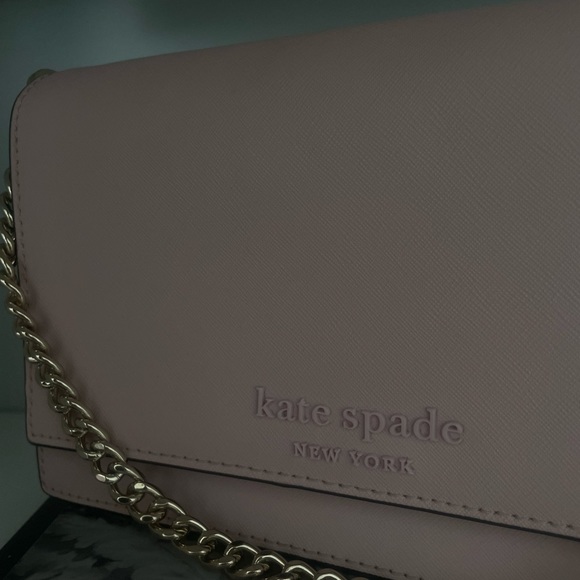 Kate Spade Carson Convertible Crossbody. - Picture 4 of 6